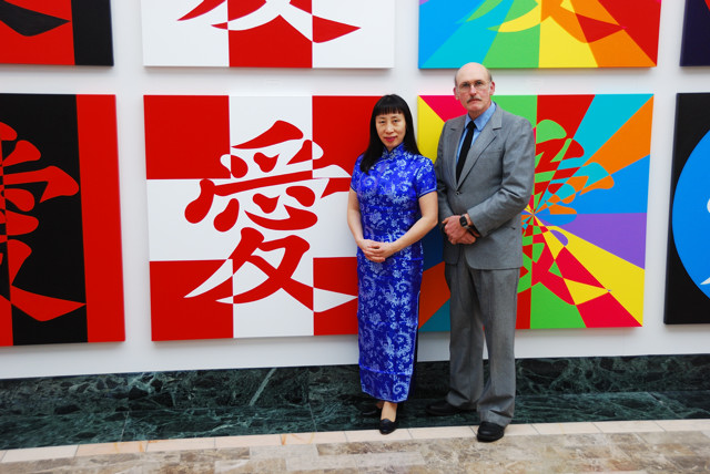 Wenlan Hu Frost with photographer Bob Frost Wenlan Hu Frost with photographer Bob Frost